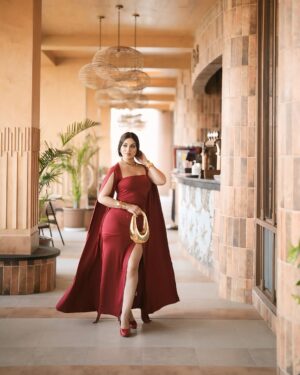Priya Chaudhary Instagram - Regal in red ❤️

•
•
📍@peachnoida @brandinfluence.in 
#piihuofficial #piihufam