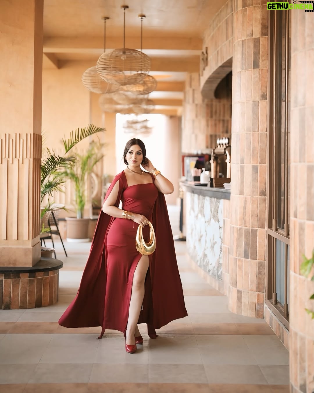 Priya Chaudhary - 30.3K Likes - Regal in red ❤️

•
•
📍@peachnoida @brandinfluence.in 
#piihuofficial #piihufam