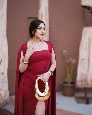 Priya Chaudhary Instagram - Regal in red ❤️

•
•
📍@peachnoida @brandinfluence.in 
#piihuofficial #piihufam