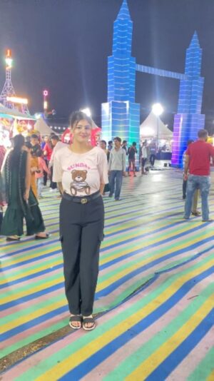 Priya Maggo Instagram - Burj Khalifa 😍❤️
#reels #priyamaggo #haryana #haryanvi #viral
