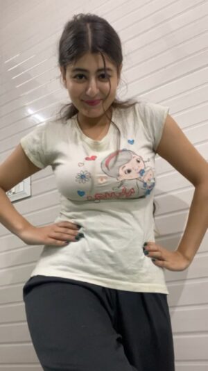Priya Maggo Instagram - Albele Tange Wale 😂❤️
#reels #priyamaggo #trendingreels #trending #trend #viral