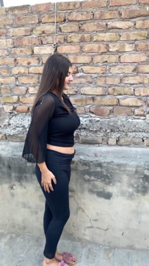 Priya Maggo Instagram - Getup Jawani 🖤🖤
#reels #priyamaggo