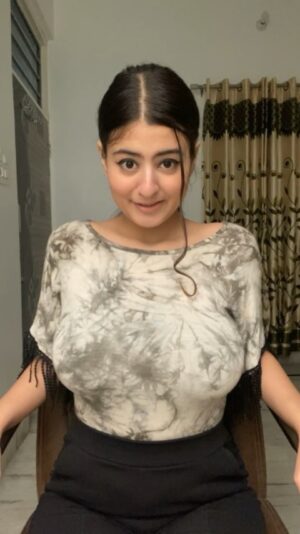 Priya Maggo Instagram - Samosa Pasand Hai 😂❤️
#reels #priyamaggo #relatablereels #relatable #viral