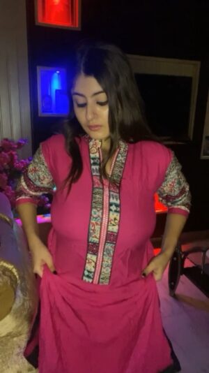 Priya Maggo Instagram - Gulabi Sadi ❤️❤️
#reels #priyamaggo #trendingreels #trending #trend #viral