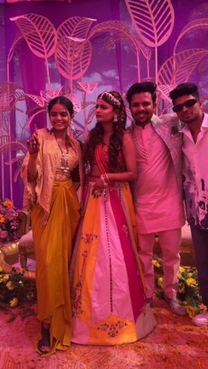 Priya Tiwari Instagram - Haldi š„°š¤ @oye_indori @alisharajput_22 @priya_a08 @mr_sachin08
#viralvideos #instagram #reelsinstagram #explore #share #priyafammm #tranding #reelsvideo #viral #share #tag #mr_sachin08 #love #sad
