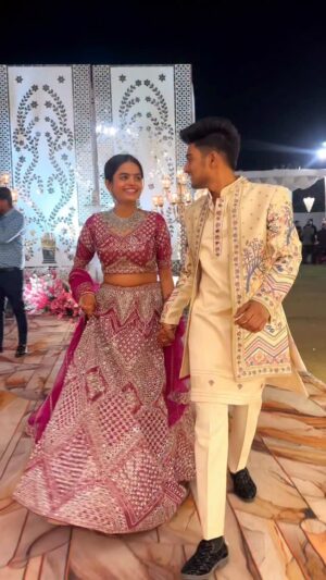 Priya Tiwari Instagram - Kese lag rahe he ham dono š§æā¤ļø @priya_a08 @mr_sachin08 @mr_sajan_08
#mr_sachin08 #priyafammm #sachinfammm #sachintiwari #love #sachinpriyafam
