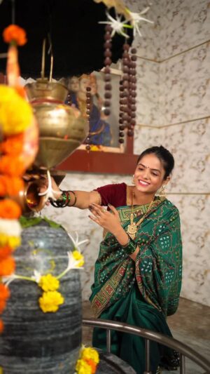 Priya Tiwari Instagram - Har har Mahadev ā¤ļø @priya_a08
#viralvideos #instagram #reelsinstagram #explore #share #priyafammm #tranding #reelsvideo #viral #share #tag #mr_sachin08 #love #sad #bts