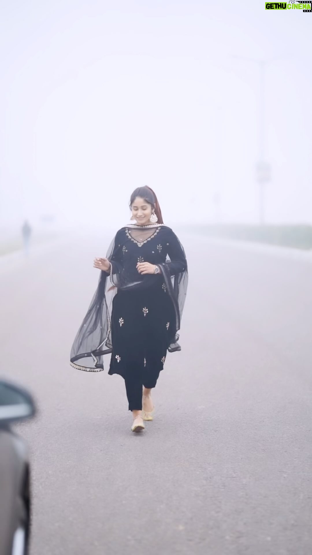 Priyanka Drall - 60.4K Likes - 🖤🖤🖤🖤