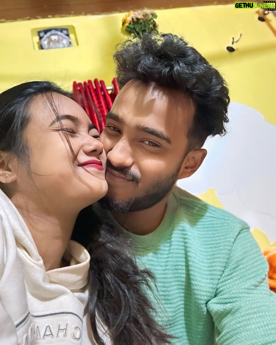 Priyanka Dutta - 61.7K Likes - Happy hug day 😘🫂

.#valentineday 
#hugday