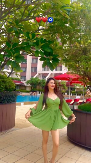 Priyanka Tyagi Instagram - Dhadke dil baar baar 💋💋💥♥️
.
.
#priyankatyagi #love #blessed #reelitfeelit