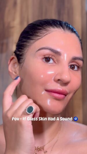 Priyanka Tyagi Instagram - Glass skin hum Indians ki bhi ho sakti hai 😍😍 Meri hai naaaa ♥️♥️🧿
.
Using @medicube_global_official collagen mask 😷
I Got It From @makeup_and_u ♥️
.
#glassskin #collagenmask #glowyskin #asmr #skinshedding #skincare #indian