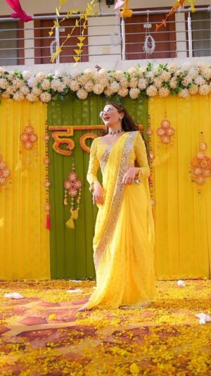 Priyanka Tyagi Instagram - Your desi girl 🥰🥰 #dulhekibehen
Saree by @abhiushacreations 🥰🥰
.
#priyankatyagi #wedding #saree #love #dance #desigirlswag #trending
