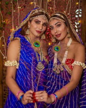 Priyanka Tyagi Instagram - सांवली सूरत पर हो जाते थे सब निहाल!
ऐसे थे हमारे कान्हा यशोदा के लाल!
श्री कृष्ण जन्माष्टमी की हार्दिक शुभकामनाएं!
🙏
Mua @makeup_artist_dimple_tendulkar
📸 @lsd.photography.official
Editing @wasey_rock69
Jewellry @art_jewell_rocks 🥰
.
.
#janmashtami #janmashtamispecial #priyankatyagi #rumasharma #festival
