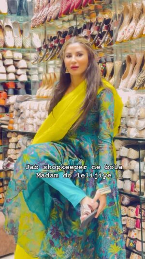 Priyanka Tyagi Instagram - Chashma nahi pehnaa tha 😪😪
Bank balance 500 hai 🙏🙏
.
.
#priyankatyagi #relatable #reelitfeelit #reelsinstagram #funnymemes #chashmish