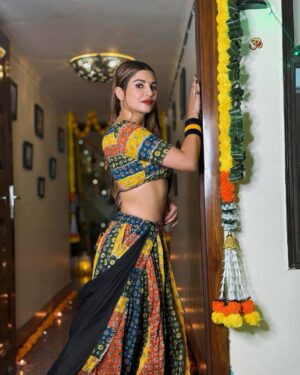 Priyanka Tyagi Instagram - सुख और समृद्धि आपके अंगना झिलमिलाए...दीपक अमन के चारों दिशाओं में जगमगाएं...खुशियां आपके द्वार पर आकर खुशी मनाएं...दिवाली पर्व की आपको ढेर सारी शुभकामनाएं !
Happy diwali 😘😘
.
#priyankkatyagi #happydiwali