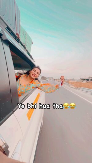 Priyanka Tyagi Instagram - Hoshiyaar to ho tum log baaki 😉😉
.
#priyankatyagi #relatablememes #funnymemes #girls #incident
