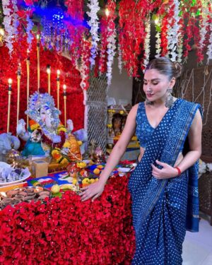 Priyanka Tyagi Instagram - वक्रतुंड महाकाय सूर्यकोटि समप्रभ:। निर्विघ्नं कुरु मे देव सर्वकार्येषु सर्वदा॥ मंगलकर्ता, विघ्नहर्ता भगवान श्री गणेश जी आप सभी की मनोकामनाएं पूर्ण करें।
🙏🙏
Saree @tilohri.india
Decoration - @singh13_terminator
@evenssion
.
#priyankatyagi #ganpatibappamorya