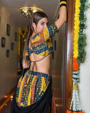 Priyanka Tyagi Instagram - सुख और समृद्धि आपके अंगना झिलमिलाए...दीपक अमन के चारों दिशाओं में जगमगाएं...खुशियां आपके द्वार पर आकर खुशी मनाएं...दिवाली पर्व की आपको ढेर सारी शुभकामनाएं !
Happy diwali 😘😘
.
#priyankkatyagi #happydiwali