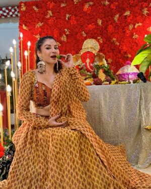 Priyanka Tyagi Instagram - मिलो मेरे सुंदर गन्नू जी से 😍😍
.
.
#ganpatibappamorya #priyankatyagi #festivalvibes