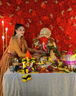 Priyanka Tyagi Instagram - मिलो मेरे सुंदर गन्नू जी से 😍😍
.
.
#ganpatibappamorya #priyankatyagi #festivalvibes