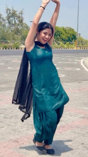 Priyanshi Pandey Instagram - Mention your crush 😻🙈 @pandit_girl_242
#hariyana #reel #reelitfeelit #dance