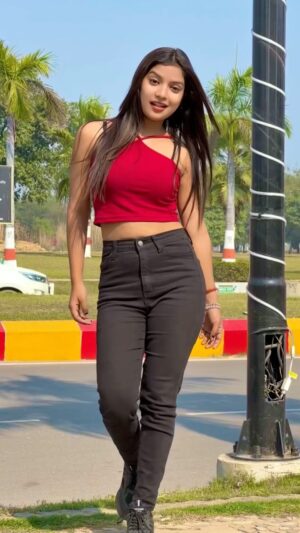 Priyanshi Pandey Instagram - Save & Share..❤️💫 @pandit_girl_242 #reels #reelsinstagram #dance #fyp #style #instagood #instadaily #instamood