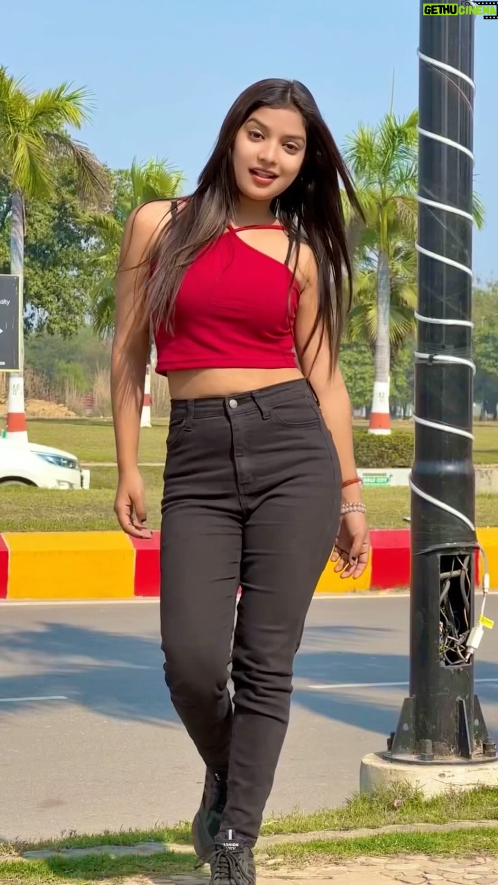 Priyanshi Pandey - 63.8K Likes - Save & Share..❤️💫 @pandit_girl_242 #reels #reelsinstagram #dance #fyp #style #instagood #instadaily #instamood