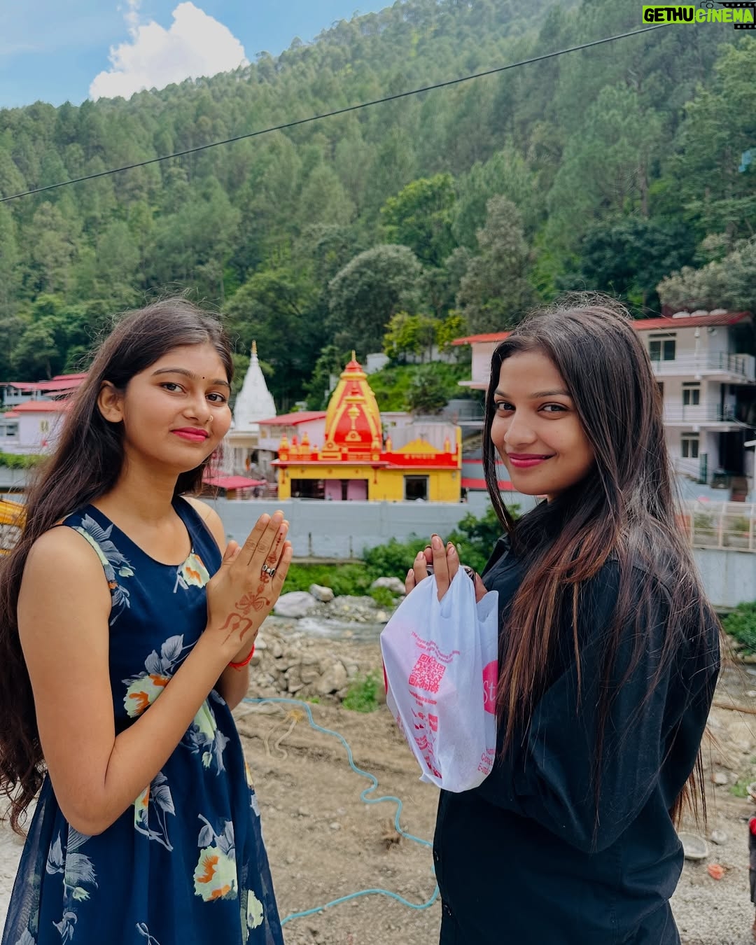 Priyanshi Pandey - 24.4K Likes - Sab kuch sarkar tumhi se hai 🙏🏻❤️ 

@itskhushi_pandit @pandit_girl_242 

#photo #jaishreeram #neemkarolibaba #nanital #jaibajrangbali #photoshoot
