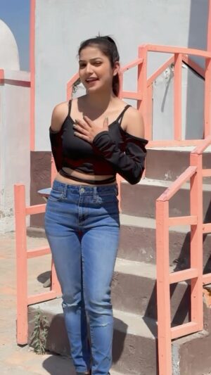 Priyanshi Pandey Instagram -