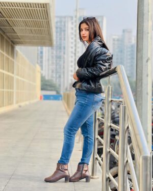 Priyanshi Pandey Instagram - comment your fvr place…❤️🔥
@pandit_girl_242 #instagram #photo #photooftheday #photoeveryday #photographers #fyp #fitness #staysafe #healthyfood #viral
Goggles from @hindopticalslko
