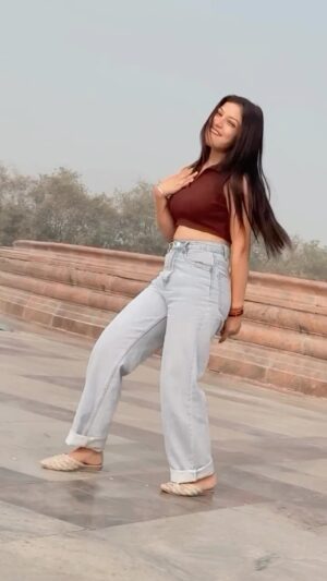 Priyanshi Pandey Instagram - Jadu ki jhaappii🙈🙈 @pandit_girl_242
#viral #dance #dancers #reelitfeelit #trend #fypppppppppppppppppppppppppppppppppppppppppppppppppppppppppppppppppppppp