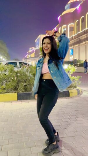 Priyanshi Pandey Instagram - Dont miss end🤣😂 @pandit_girl_242 #instagood #instagram #reelsinstagram #reelitfeelit #foryou #explorar