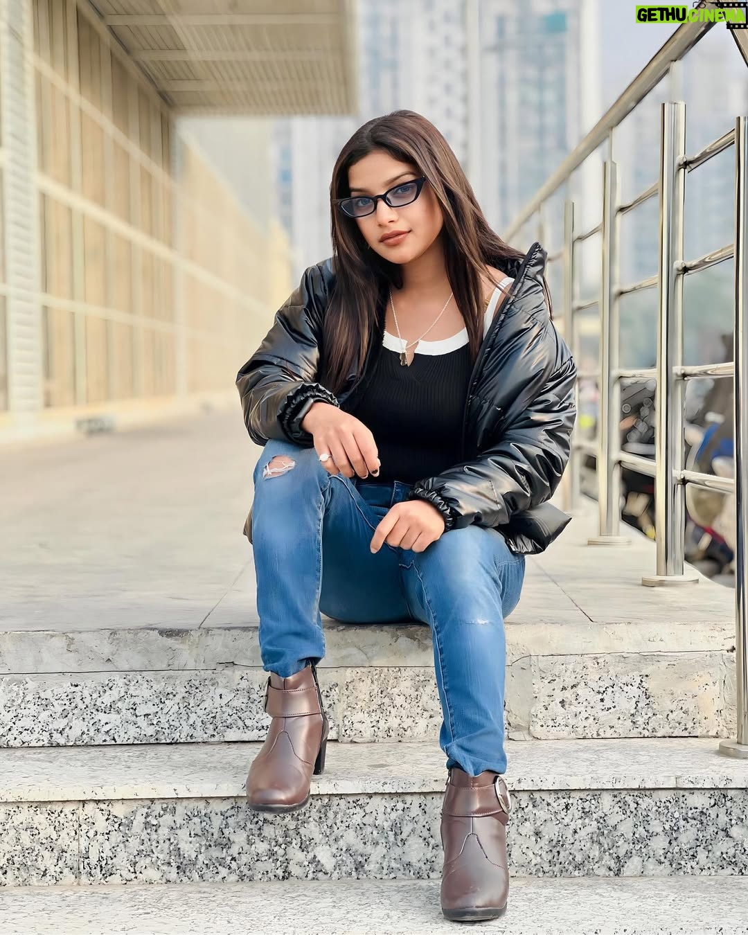 Priyanshi Pandey - 26K Likes - comment your fvr  place…❤️🔥 
@pandit_girl_242 #instagram #photo #photooftheday #photoeveryday #photographers #fyp #fitness #staysafe #healthyfood #viral 

Goggles from @hindopticalslko