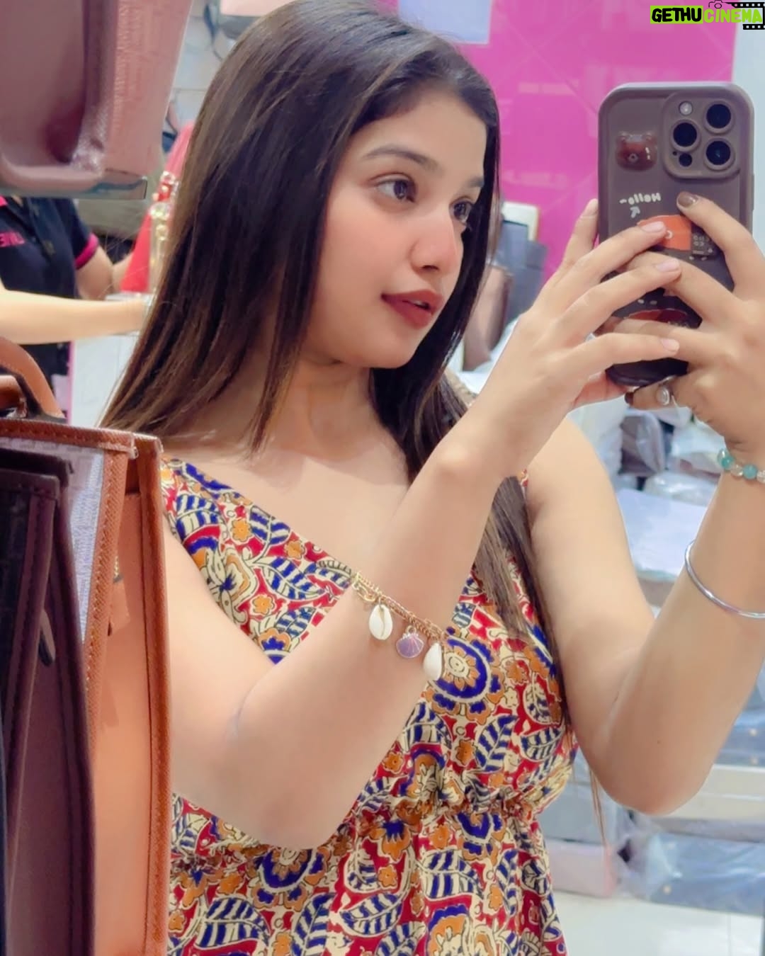 Priyanshi Pandey - 18.9K Likes - Serving looks and city lights ✨ Just another night out in style 💃🌆

Click by @panday7954 

#photo #style #photographer #photoshoot #fyp #explore