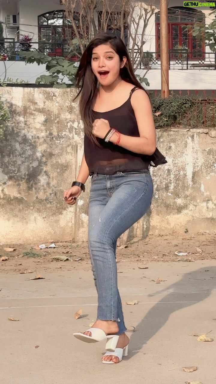 Priyanshi Pandey - 54.1K Likes - Last me sb hasa diye meko 🙂🥲 ….. @pandit_girl_242 #insta #instagood #instadaily #reels #reelitfeelit #reelsinstagram