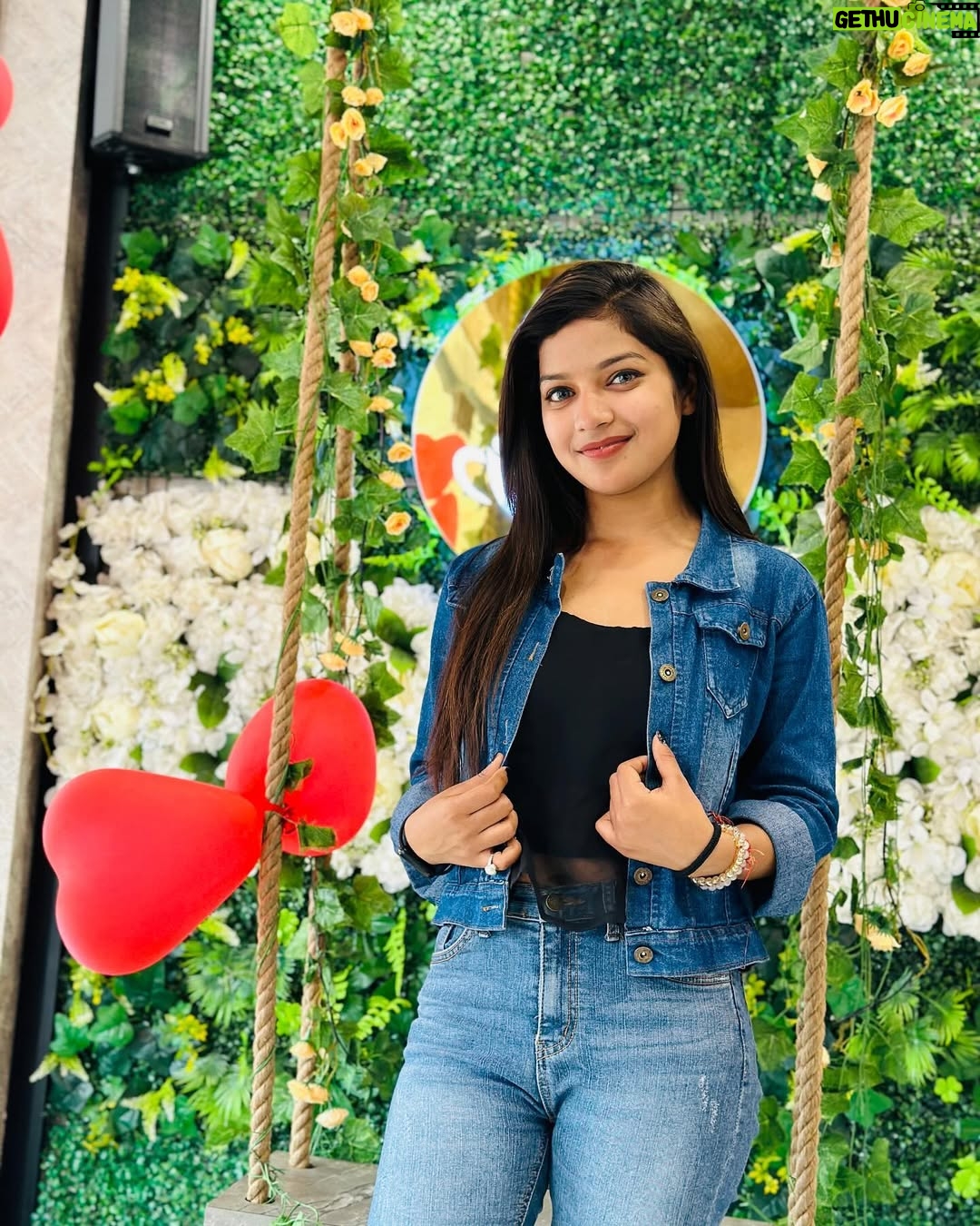 Priyanshi Pandey - 37.4K Likes - Life is short, so let’s smile and enjoy it while we can. 😊🌈 @pandit_girl_242 
.
.
.
.
#photo #photography #photogram #photooftheday #photoshoot #insta #instagram #instadaily