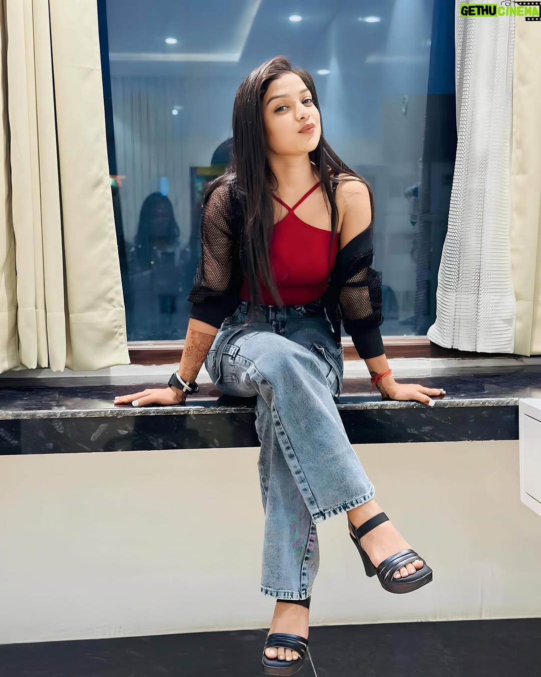 Priyanshi Pandey - 28.1K Likes - Sᴇᴇᴛɪɴɢ Gᴏᴀʟs Is Tʜᴇ Fᴜʀsᴛ Sᴛᴇᴘ Iɴ Tᴜʀɴɪɴɢ Tʜᴇ Iɴᴠɪsɪʙʟᴇ Iɴᴛᴏ Vɪsɪʙʟᴇ...🖊💯 @pandit_girl_242 
.
.
.
.
#photo #photography #photographer #photoeveryday #photographers #photographers_of_india #photographers_of_india #photoftheday #foryoupage #explorar #etsy #fitness