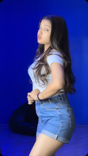 Priyanshi Pandey Instagram - Suggest me next song 😂✨
#viral #fyp #reelitfeelit #bhojpuri #dance