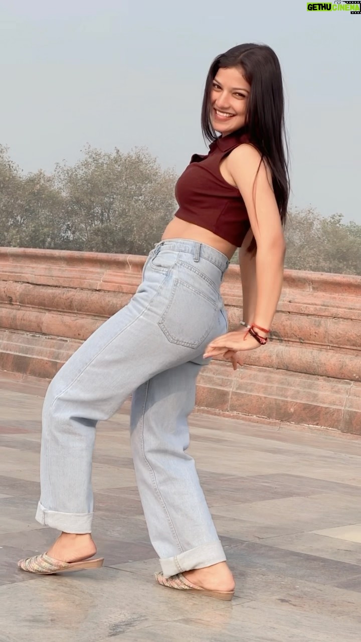Priyanshi Pandey - 90.5K Likes - Jadu ki Jhappi😁🙈😘 @pandit_girl_242 ########## #priyanshifamily🔥 #reelitfeelit #trendingreels