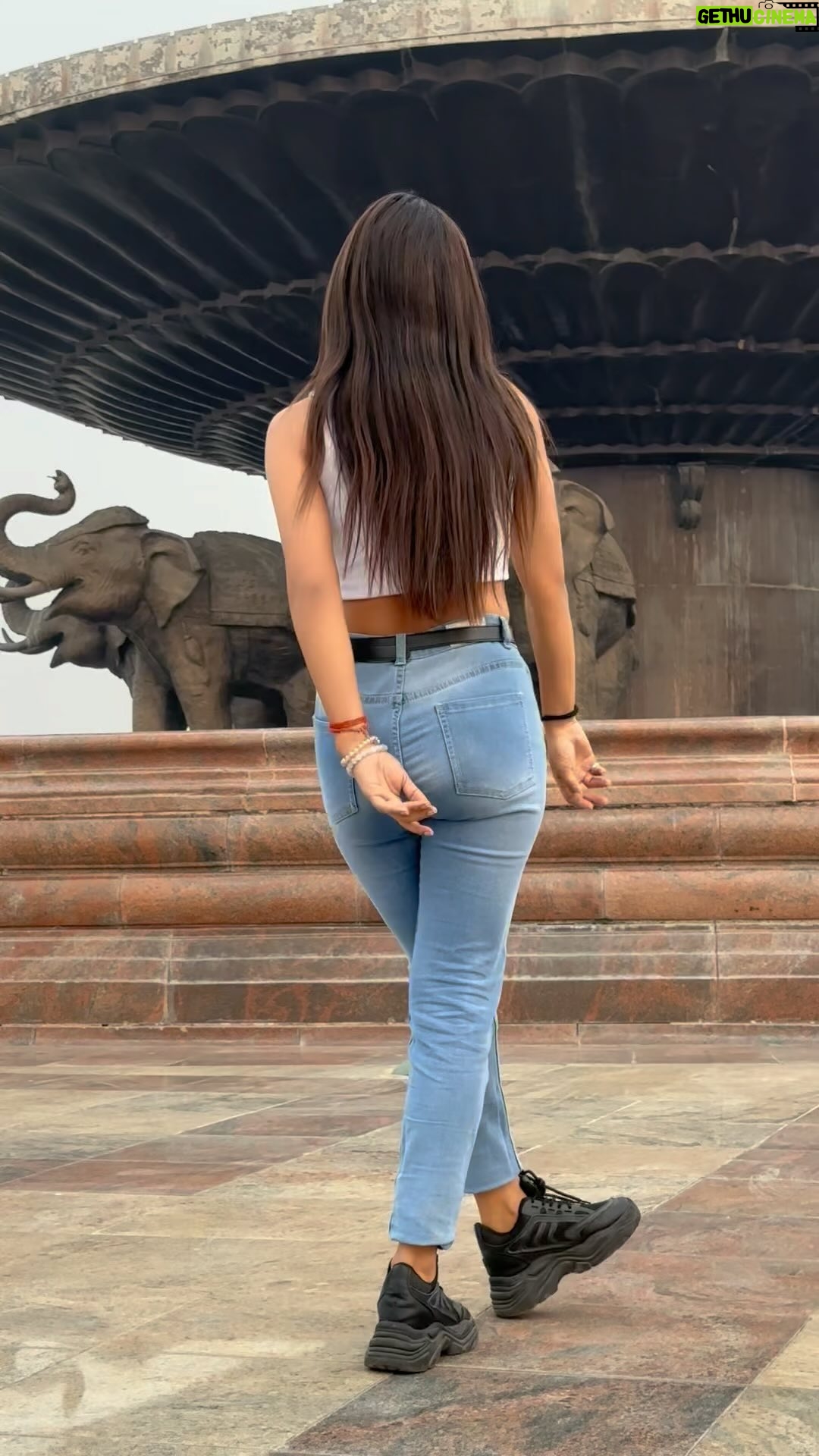 Priyanshi Pandey - 239.3K Likes - Aaaaa❤️😍… @pandit_girl_242 #insta #instagood #instadaily #dance #for #fyp #style #dance #reelsinstagram