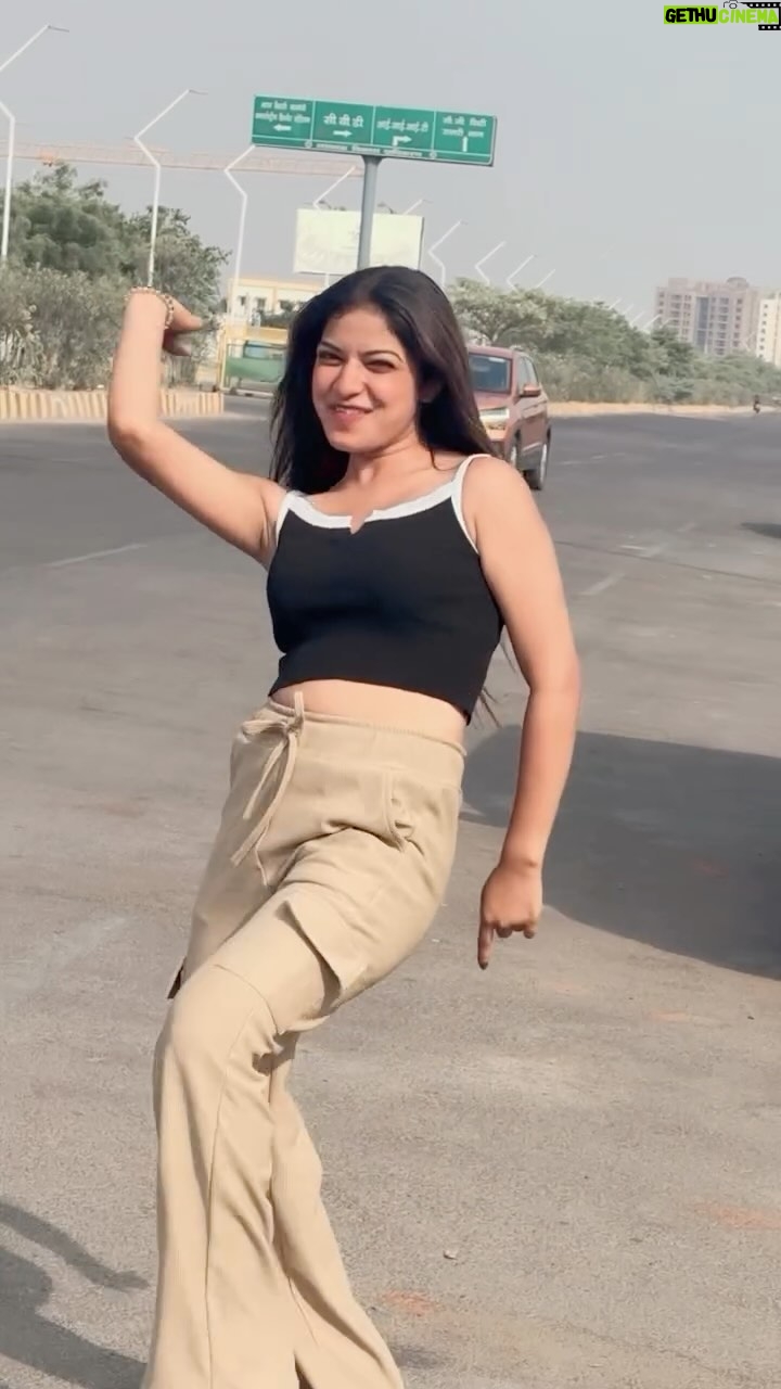 Priyanshi Pandey - 88.4K Likes - Ho jaga Khalasss😂😻
#reels #viral #insta