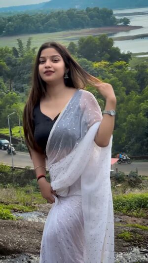 Priyanshi Pandey Instagram - Mention your love✨❤️🙈
@pandit_girl_242
Edit✨ @ayushhh.tiwari
#viral #reelitfeelit #trend #reelsinstagram #love #explore