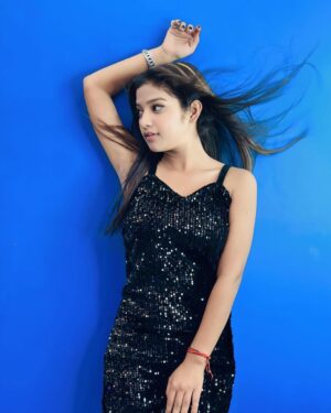 Priyanshi Pandey Instagram - “Black is the color of strength and power.” 🖤🖤…. @pandit_girl_242
.
.
.
.
#photo #photooftheday #photography #photoeveryday #photographers #homedecor #makeupartist #fitness #nails #dress
