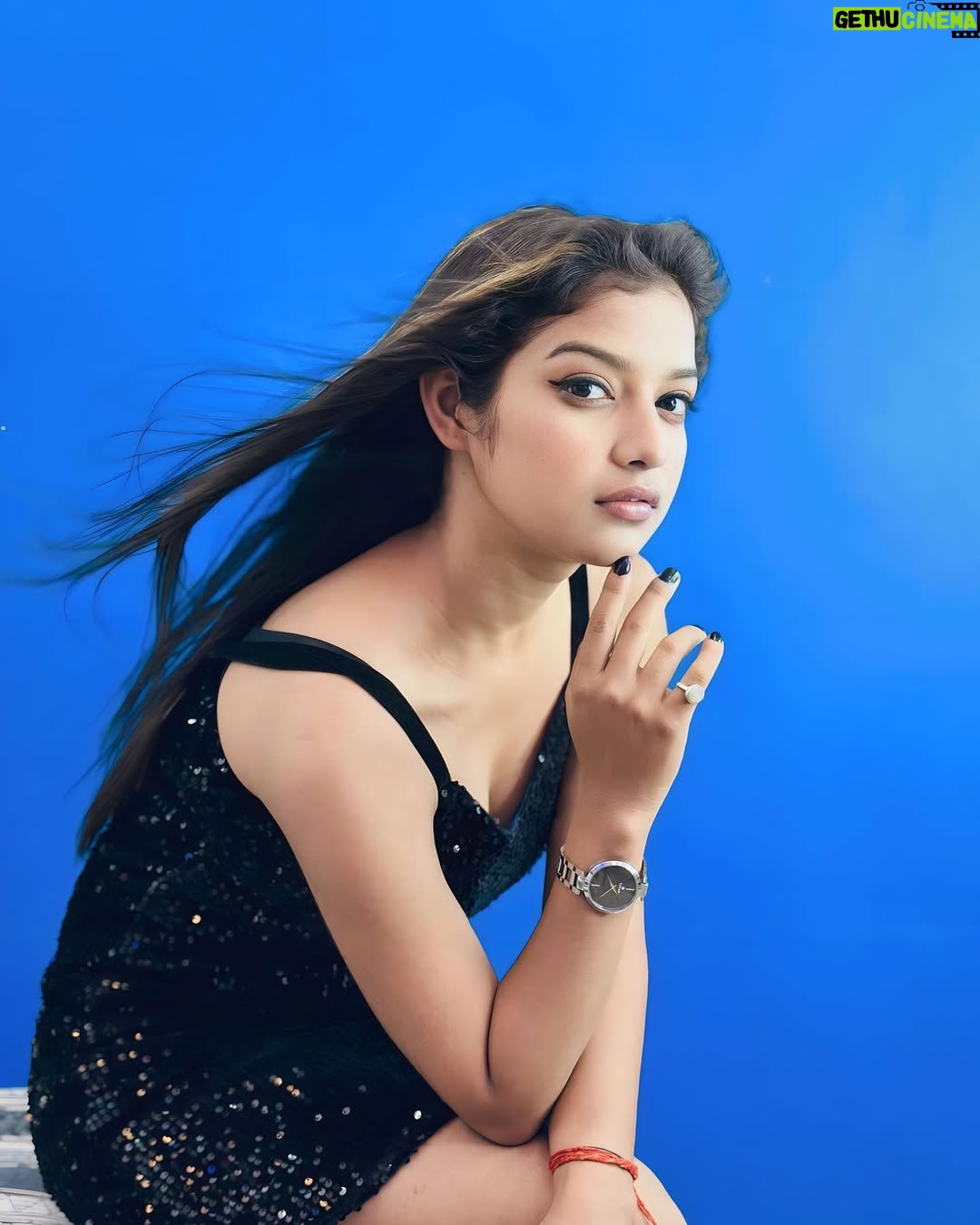 Priyanshi Pandey - 30.8K Likes - “Black is the color of strength and power.” 🖤🖤…. @pandit_girl_242 
.
.
.
.
#photo #photooftheday #photography #photoeveryday #photographers #homedecor #makeupartist #fitness #nails #dress