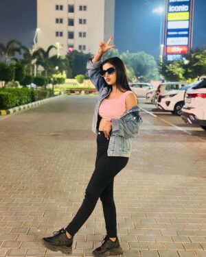 Priyanshi Pandey Instagram - Your👉 # Aττιτυδε in front of me is #Chiller,
Because my # Sτγιε😎 is the same #_Kιller😈 ..
@pandit_girl_242
.
.
.
.
#instagram #instagood #photo #photooftheday #photoeveryday #photographers_of_india #dressage #viral #viralvideos #regrann #staysafe