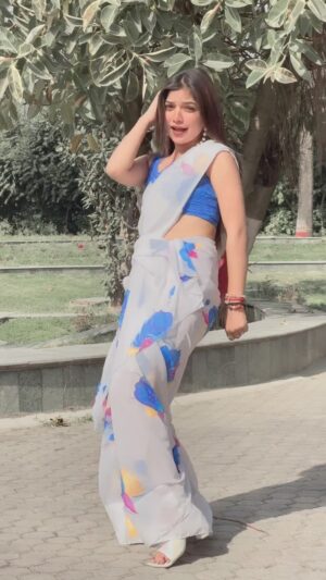 Priyanshi Pandey Instagram - Bolo…….😻? @pandit_girl_242
#reels
#instadaily
#ree
#viral