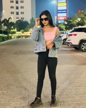Priyanshi Pandey Instagram - Your👉 # Aττιτυδε in front of me is #Chiller,
Because my # Sτγιε😎 is the same #_Kιller😈 ..
@pandit_girl_242
.
.
.
.
#instagram #instagood #photo #photooftheday #photoeveryday #photographers_of_india #dressage #viral #viralvideos #regrann #staysafe