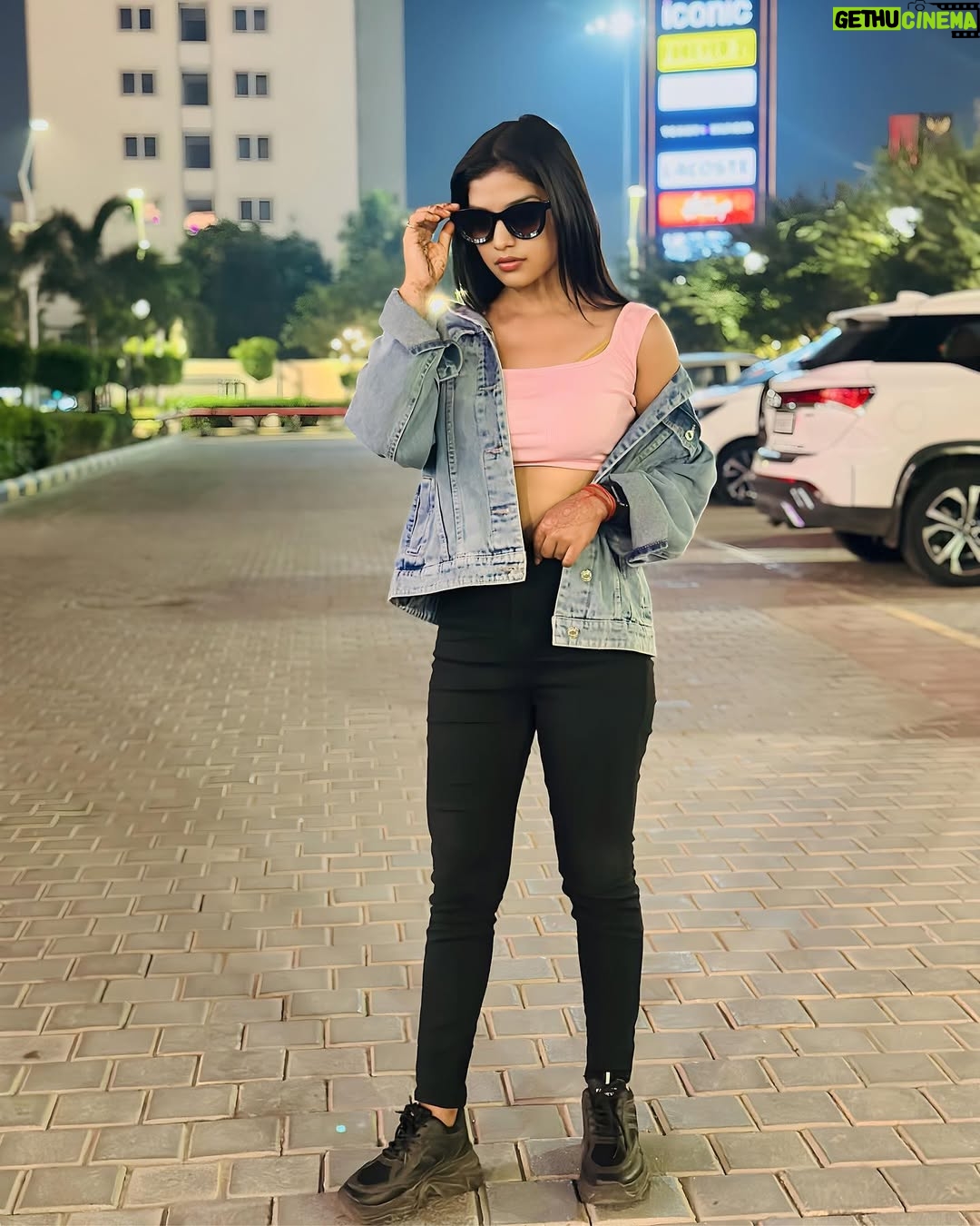Priyanshi Pandey - 28.7K Likes - Your👉 # Aττιτυδε in front of me is #Chiller, 
Because my # Sτγιε😎 is the same #_Kιller😈 ..
@pandit_girl_242 
.
.
.
.
#instagram #instagood #photo #photooftheday #photoeveryday #photographers_of_india #dressage #viral #viralvideos #regrann #staysafe