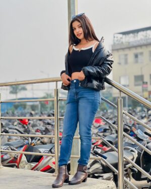 Priyanshi Pandey Instagram - comment your fvr place…❤️🔥
@pandit_girl_242 #instagram #photo #photooftheday #photoeveryday #photographers #fyp #fitness #staysafe #healthyfood #viral
Goggles from @hindopticalslko