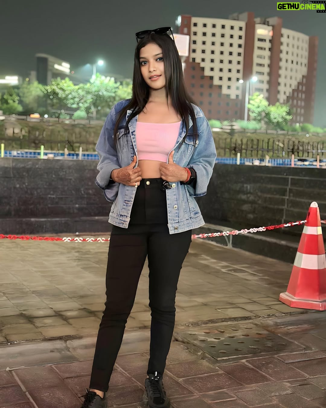Priyanshi Pandey - 28.7K Likes - Your👉 # Aττιτυδε in front of me is #Chiller, 
Because my # Sτγιε😎 is the same #_Kιller😈 ..
@pandit_girl_242 
.
.
.
.
#instagram #instagood #photo #photooftheday #photoeveryday #photographers_of_india #dressage #viral #viralvideos #regrann #staysafe